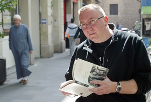 Entrevistes a Matthew Tree sobre el seu últim llibre: “Negre de merda. El racisme explicat als blancs”.