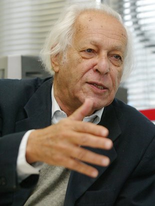 Samir Amin, economista i president del Fòrum del Tercer Món: “El motor de la història és la solidaritat”