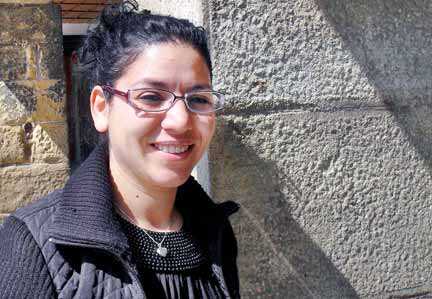 “Sembla que el mocador hagi d’anul·lar els nostres pensaments, tot i que som iguals que la resta”. Entrevista a Laila Karrouch, escriptora catalana d’origen marroquí