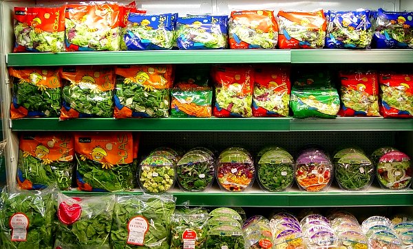 “Una alimentació addicta al petroli”. Un article d’Esther Vivas