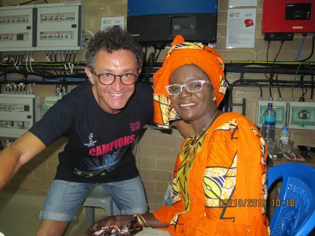 Martra Visions ha fet entrega de centenars d’ulleres a Tujereng (Gàmbia) i realitzat centenars de revisions oculars