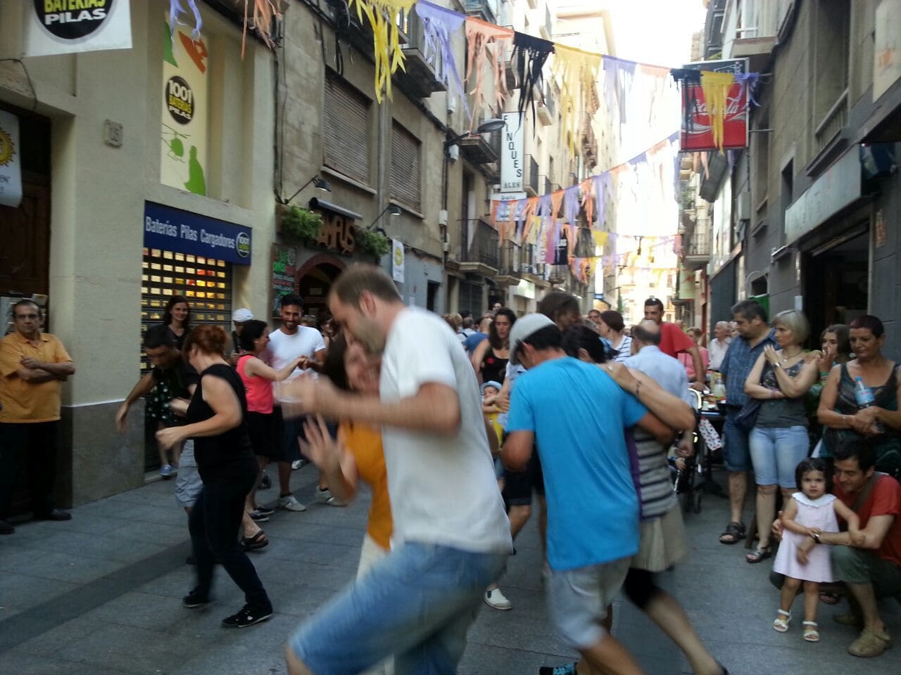 Ballant al carrer